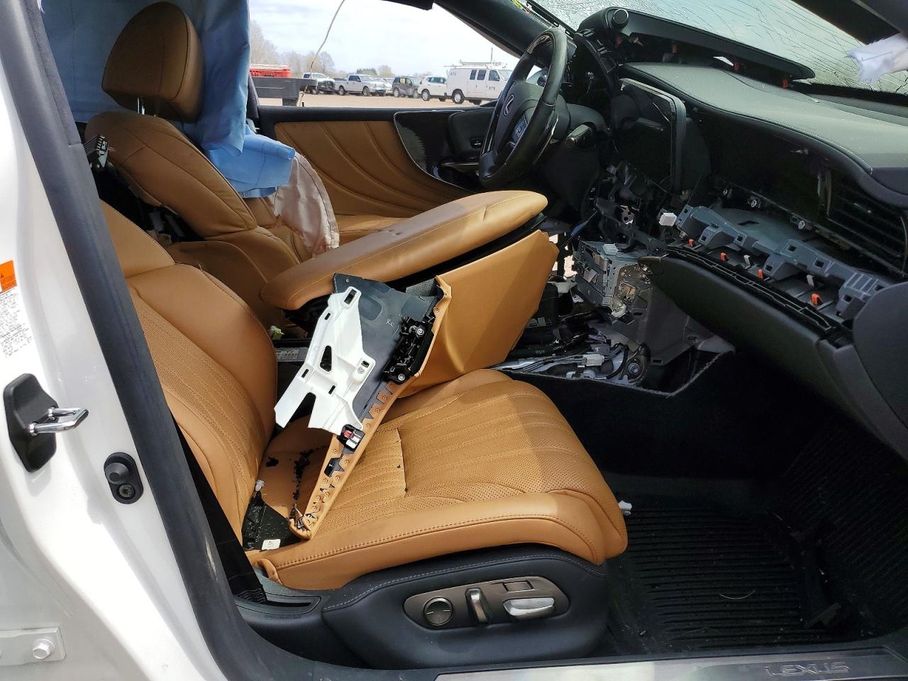 2022 LEXUS LS 500 photo 13