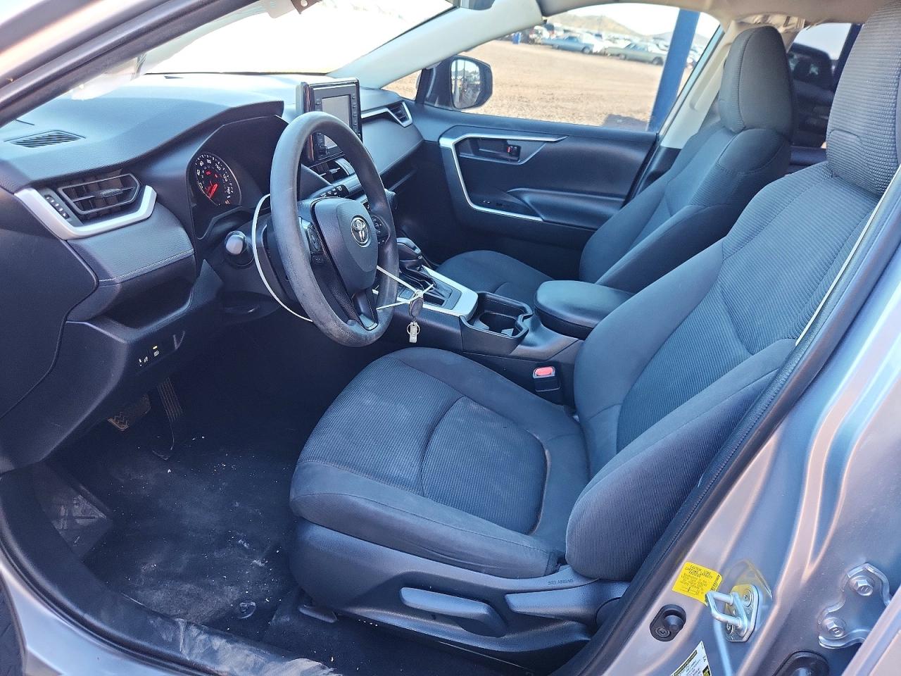 2021 TOYOTA RAV4 LE photo 19