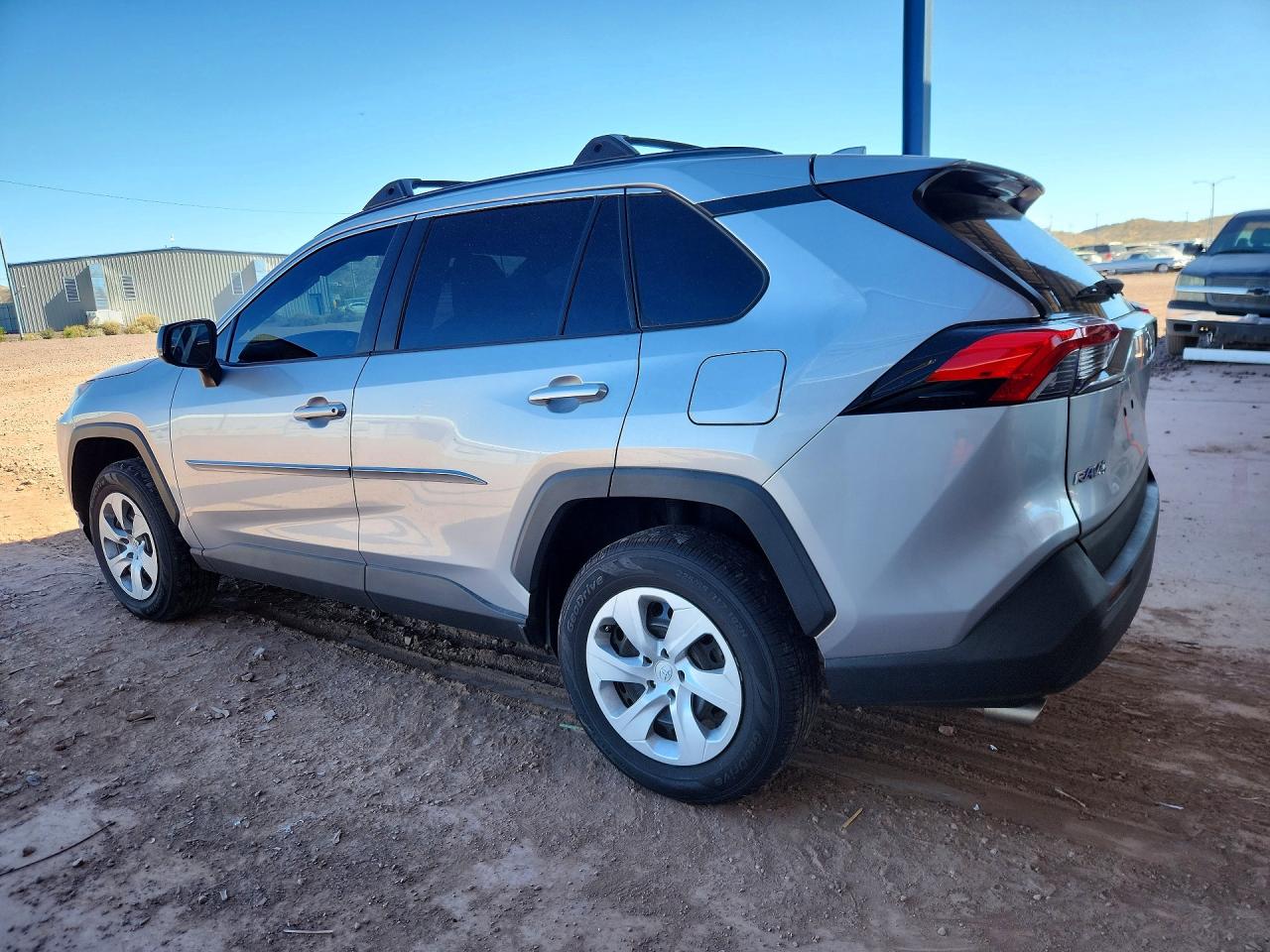 2021 TOYOTA RAV4 LE photo 4