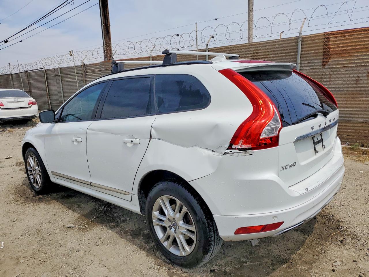 2016 VOLVO XC60 T5 photo 2