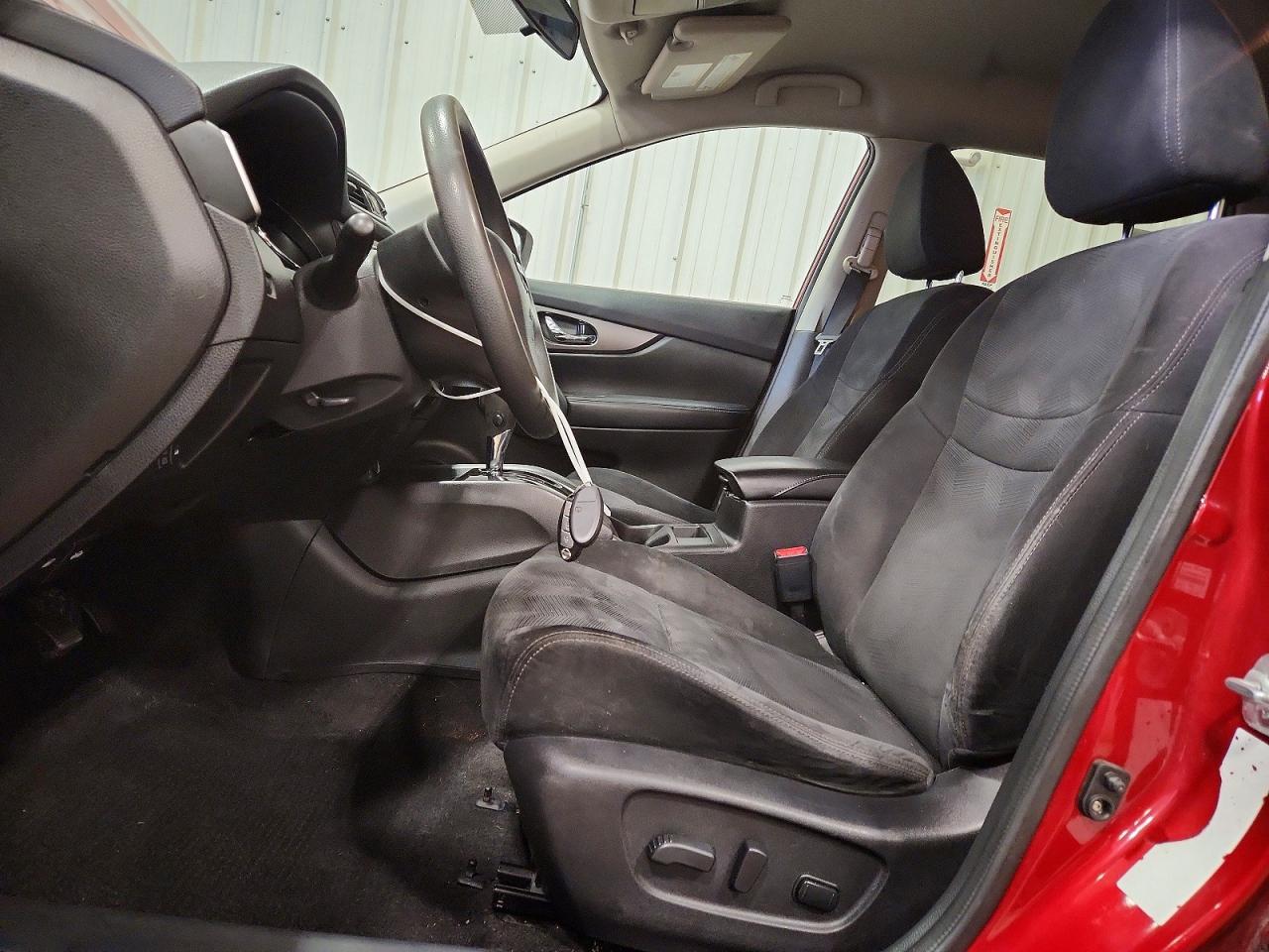 2014 NISSAN ROGUE SV photo 19
