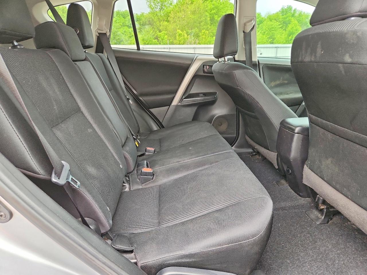 2018 TOYOTA RAV4 LE photo 31