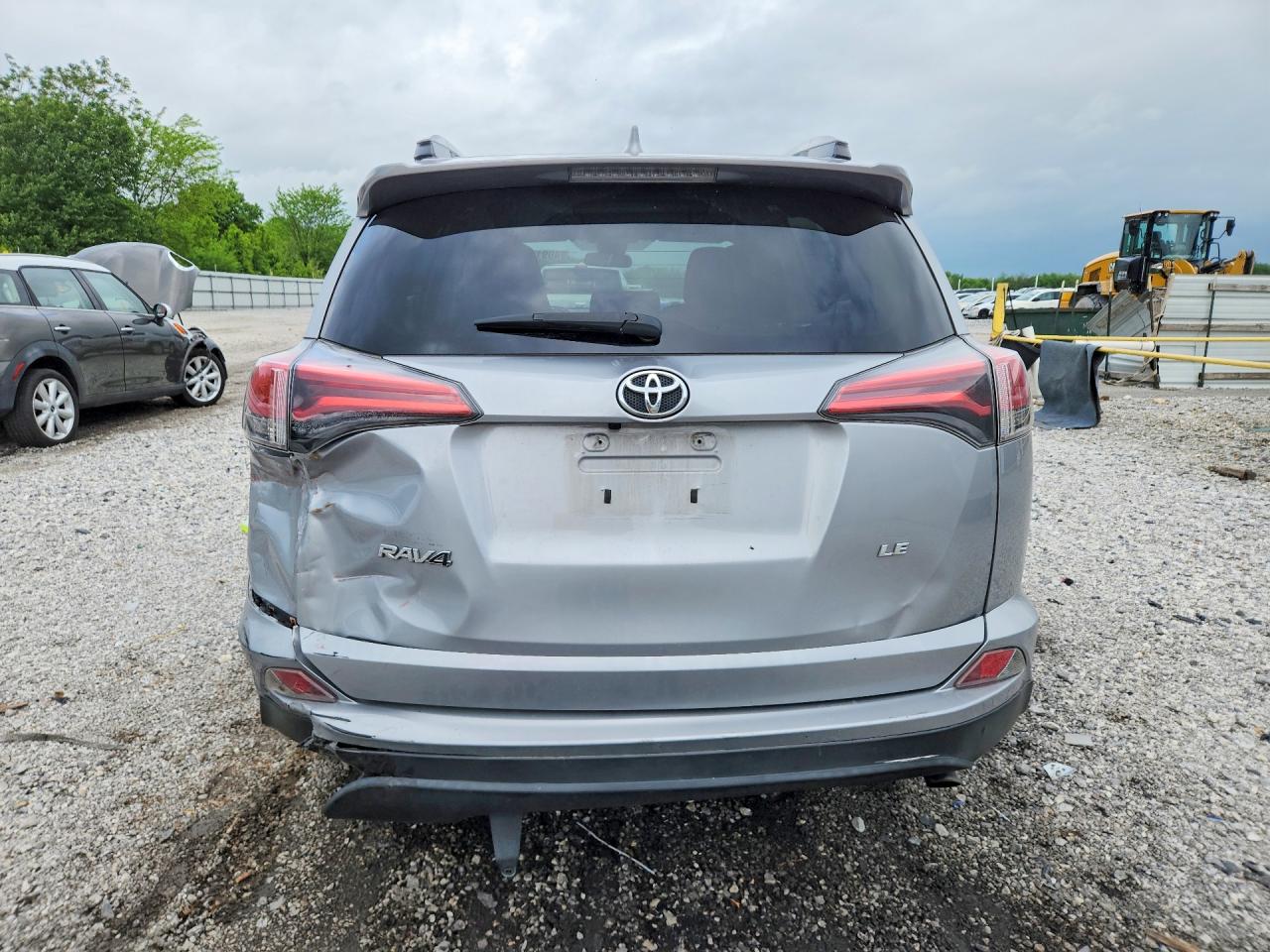 2018 TOYOTA RAV4 LE photo 16