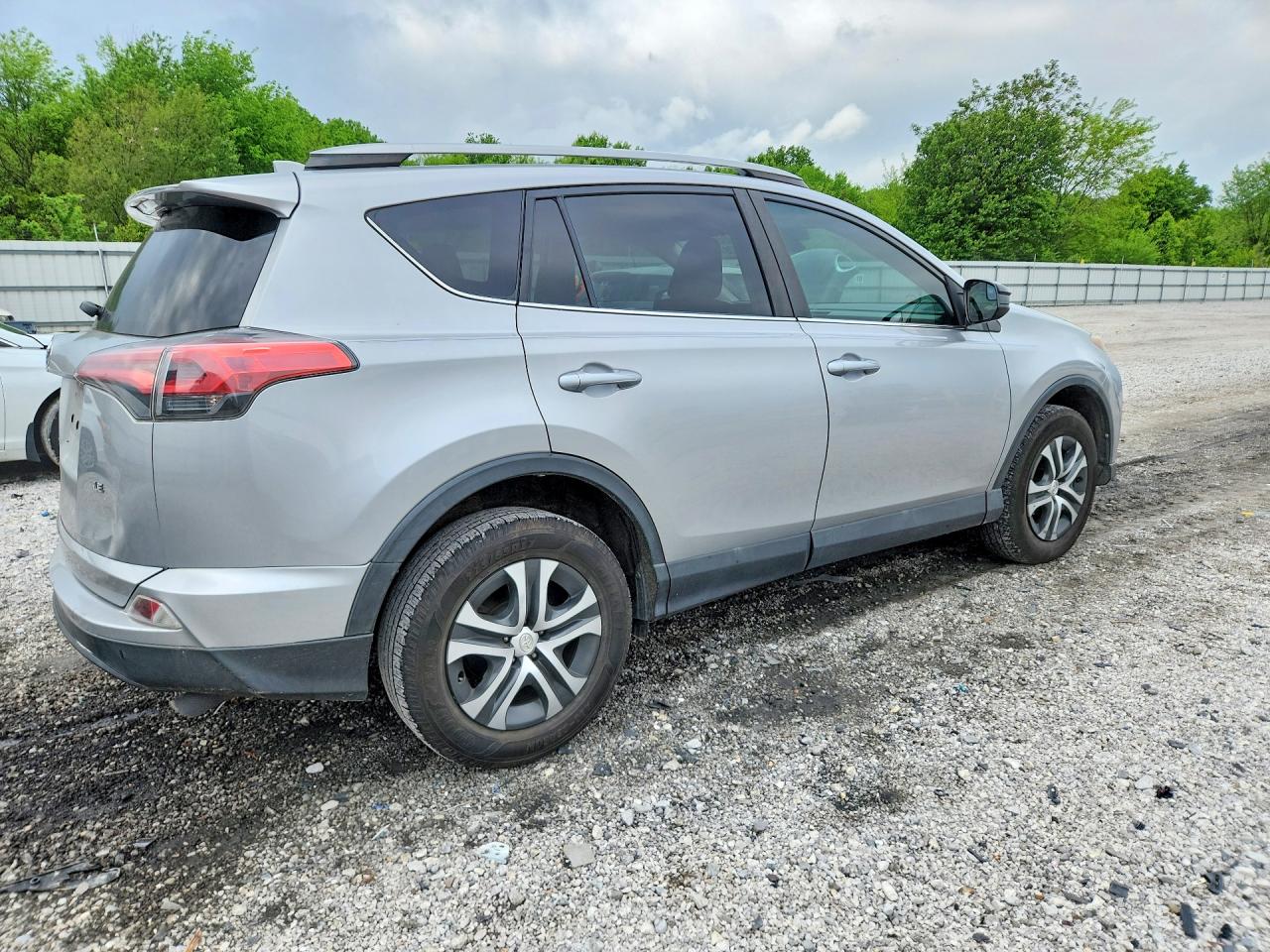 2018 TOYOTA RAV4 LE photo 7
