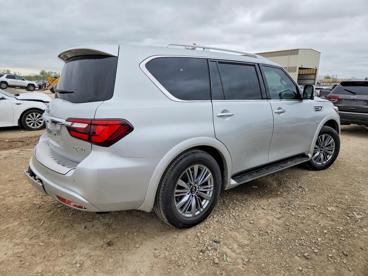 2020 INFINITI QX80 LUXE photo 3