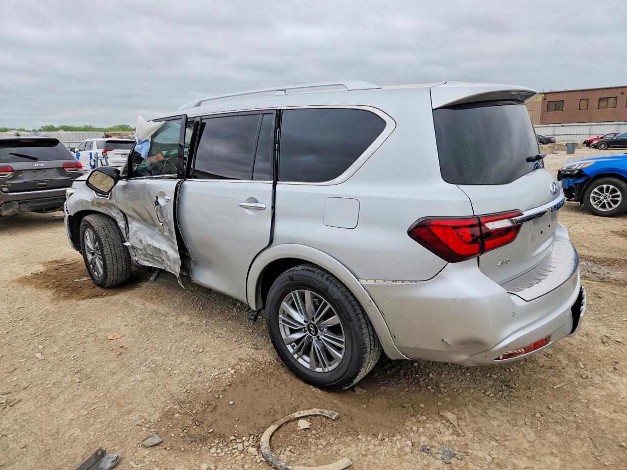 2020 INFINITI QX80 LUXE photo 2