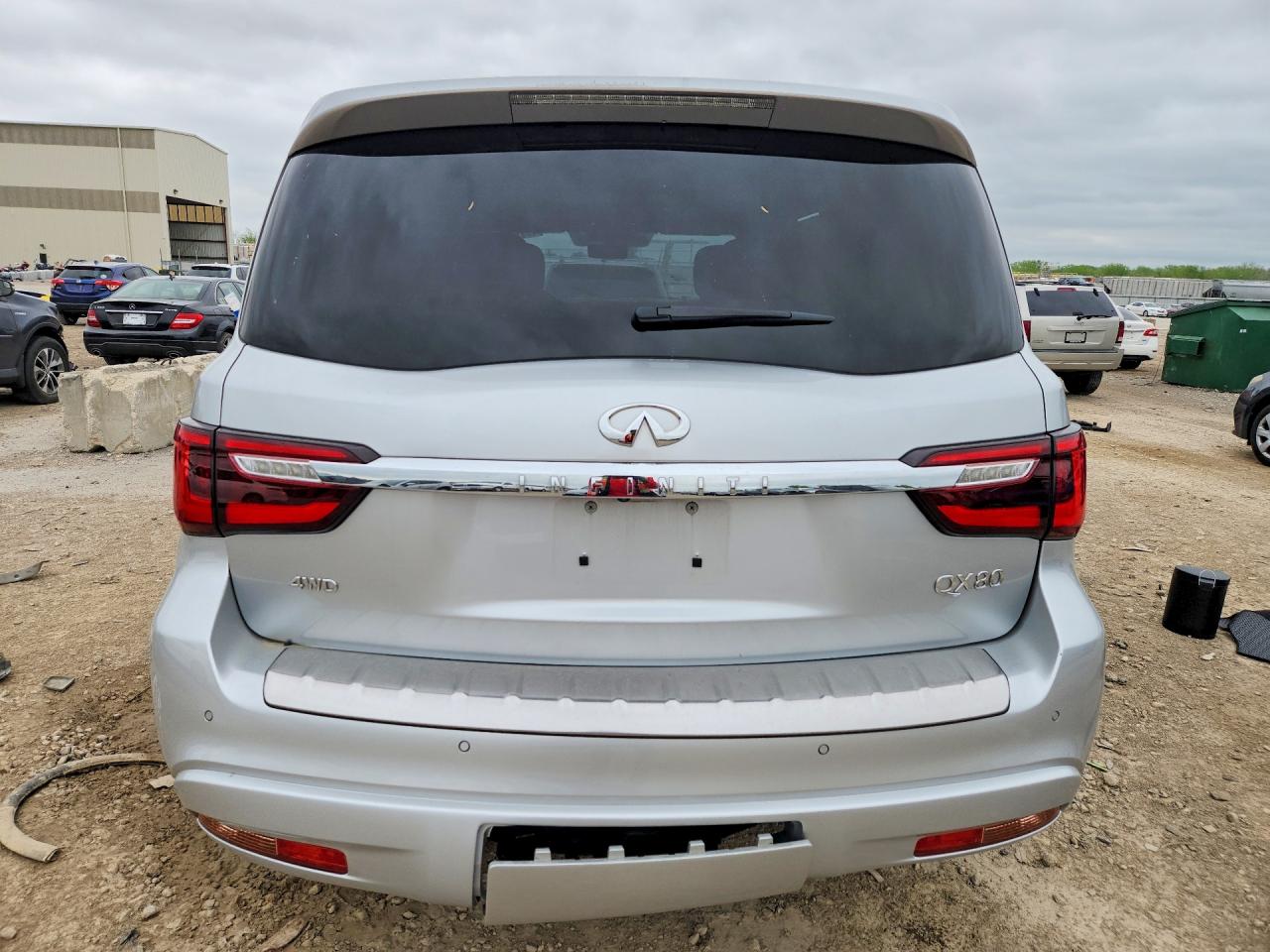 2020 INFINITI QX80 LUXE photo 6