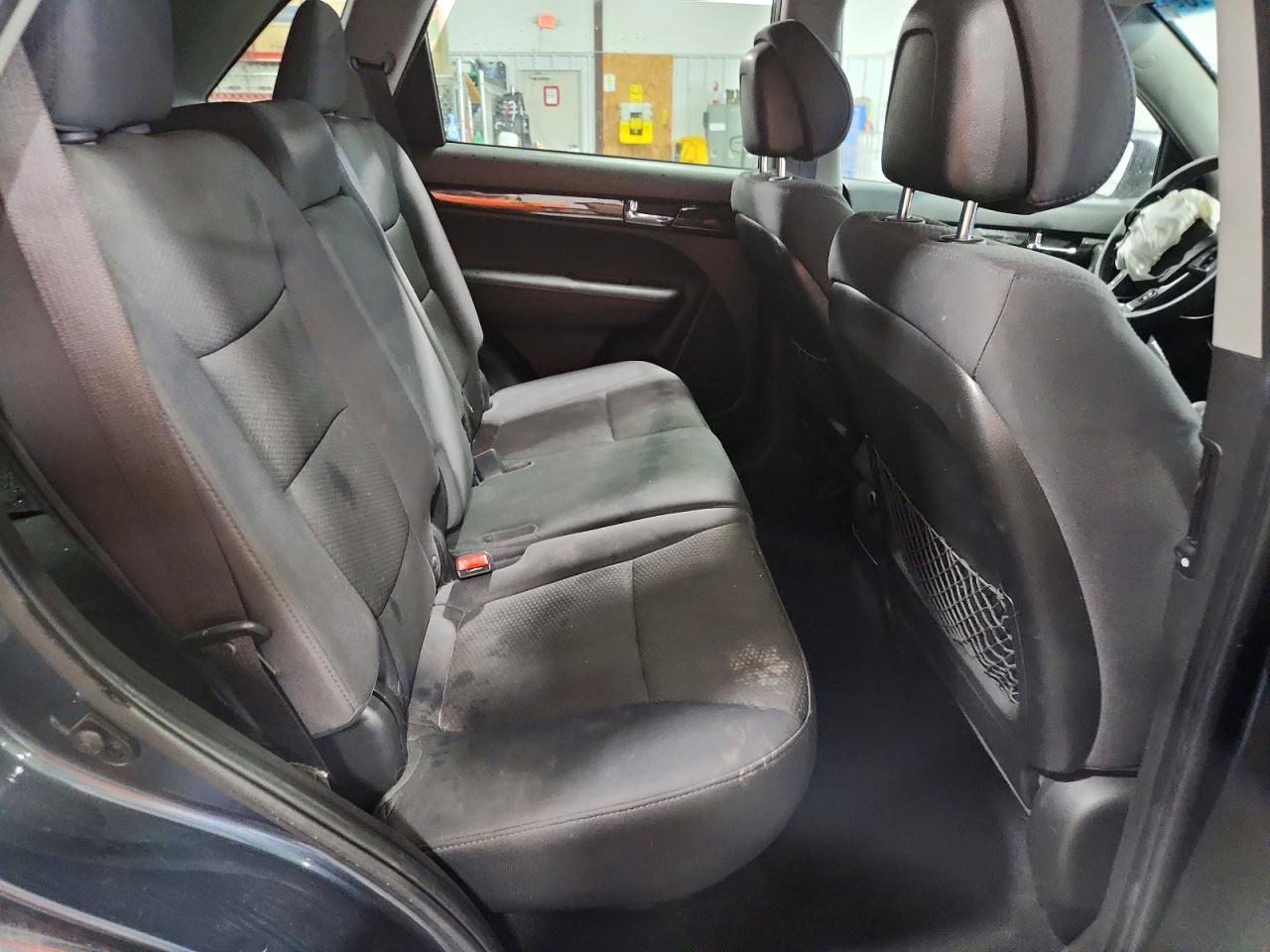 2011 KIA SORENTO LX photo 19