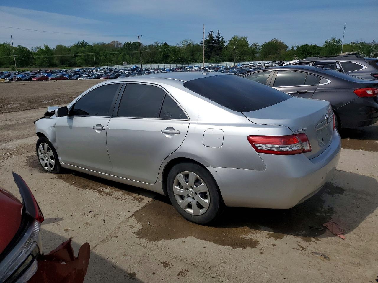 2010 TOYOTA CAMRY LE photo 4