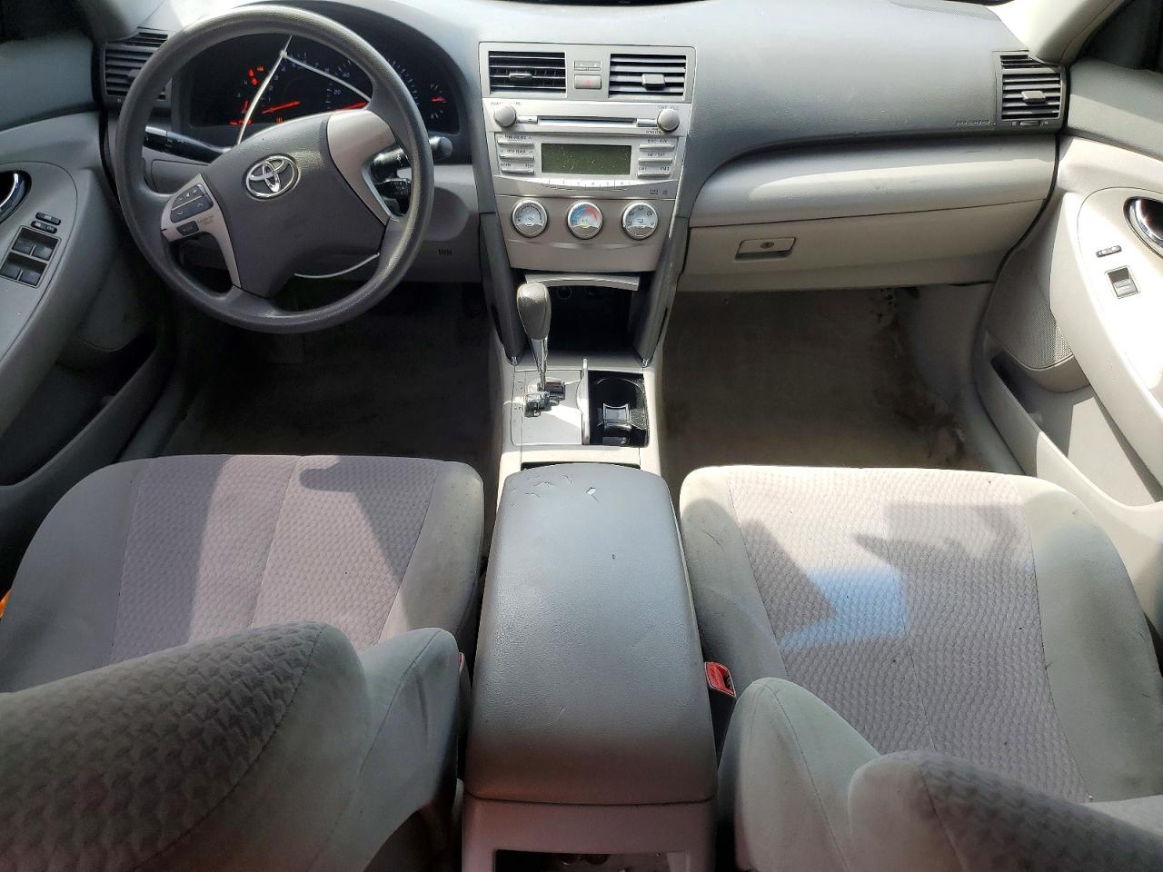 2010 TOYOTA CAMRY LE photo 22