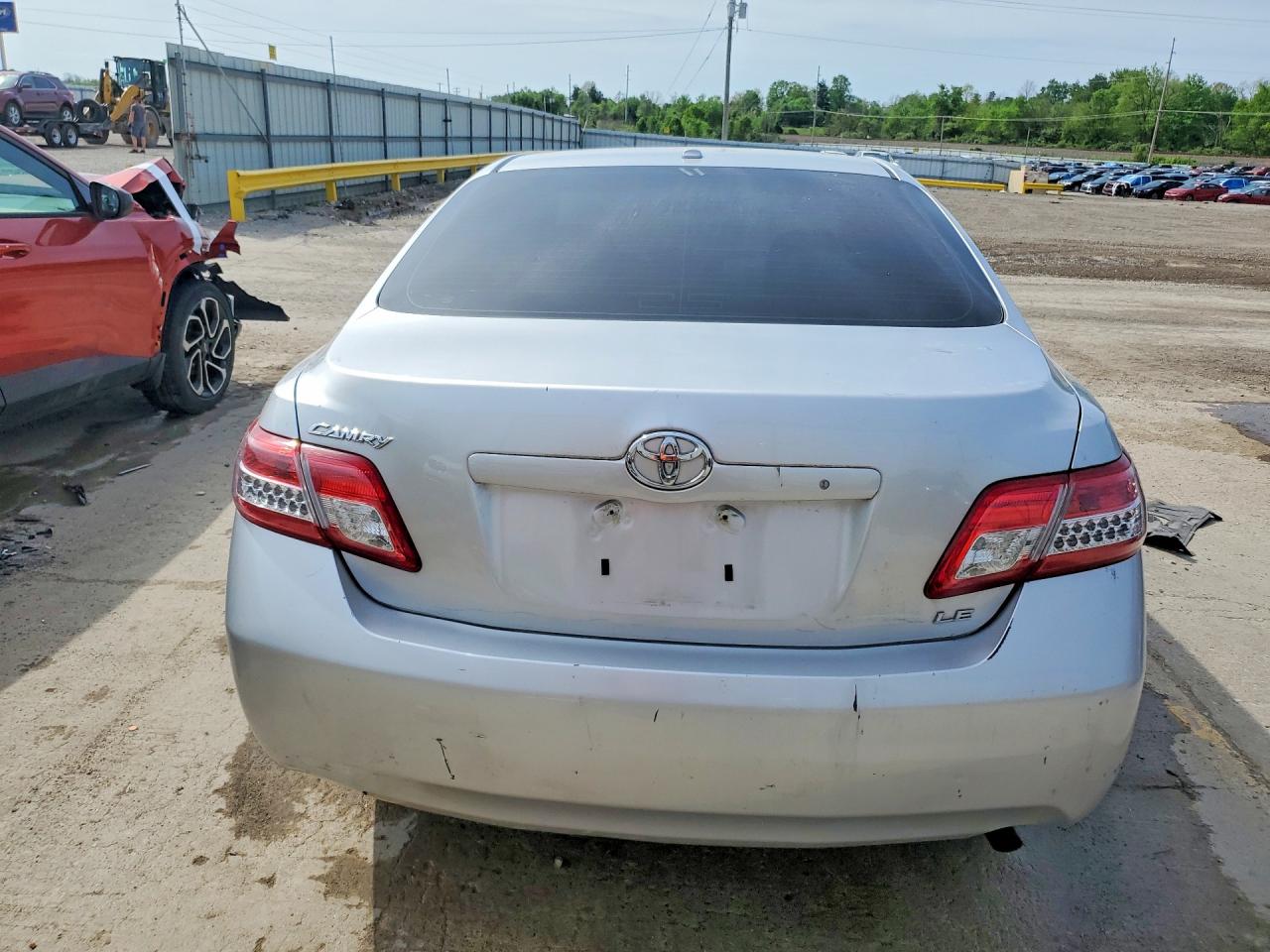 2010 TOYOTA CAMRY LE photo 16