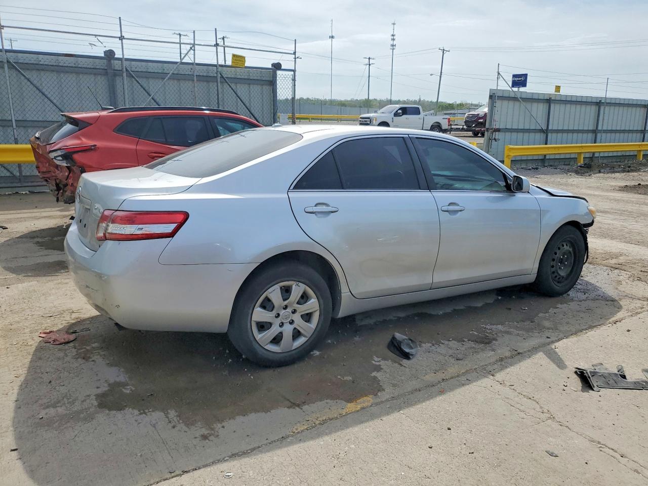 2010 TOYOTA CAMRY LE photo 7