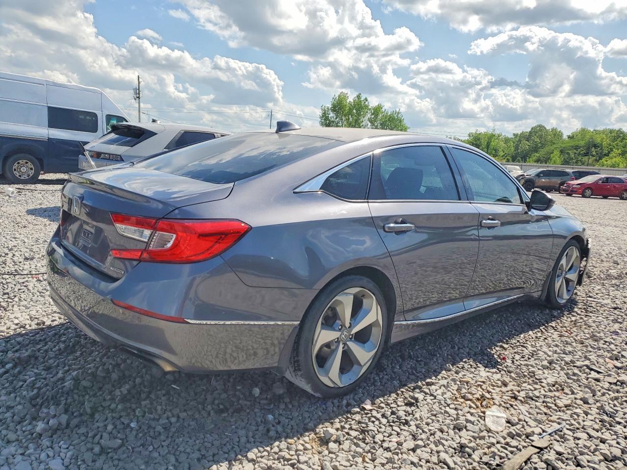 2018 HONDA ACCORD TOURING photo 5
