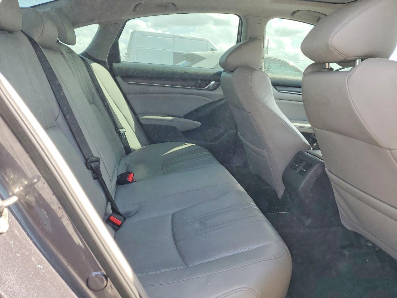 2018 HONDA ACCORD TOURING photo 19