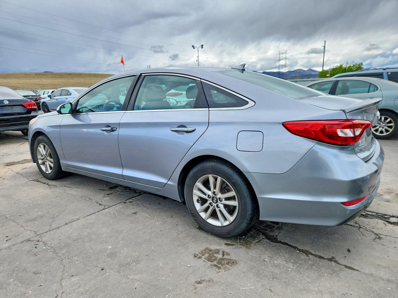 2015 HYUNDAI SONATA SE photo 2