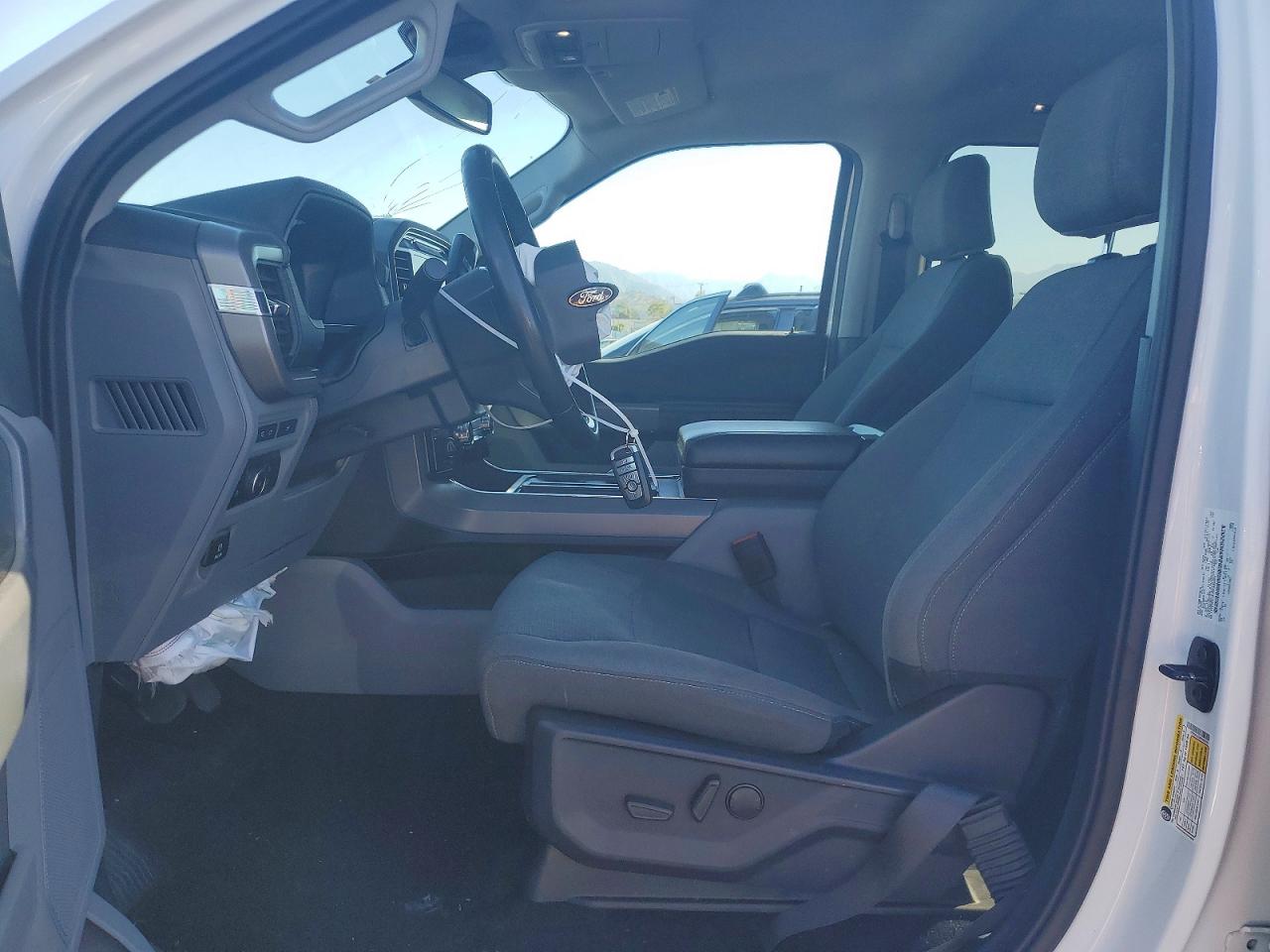 2024 FORD F150 XLT photo 13