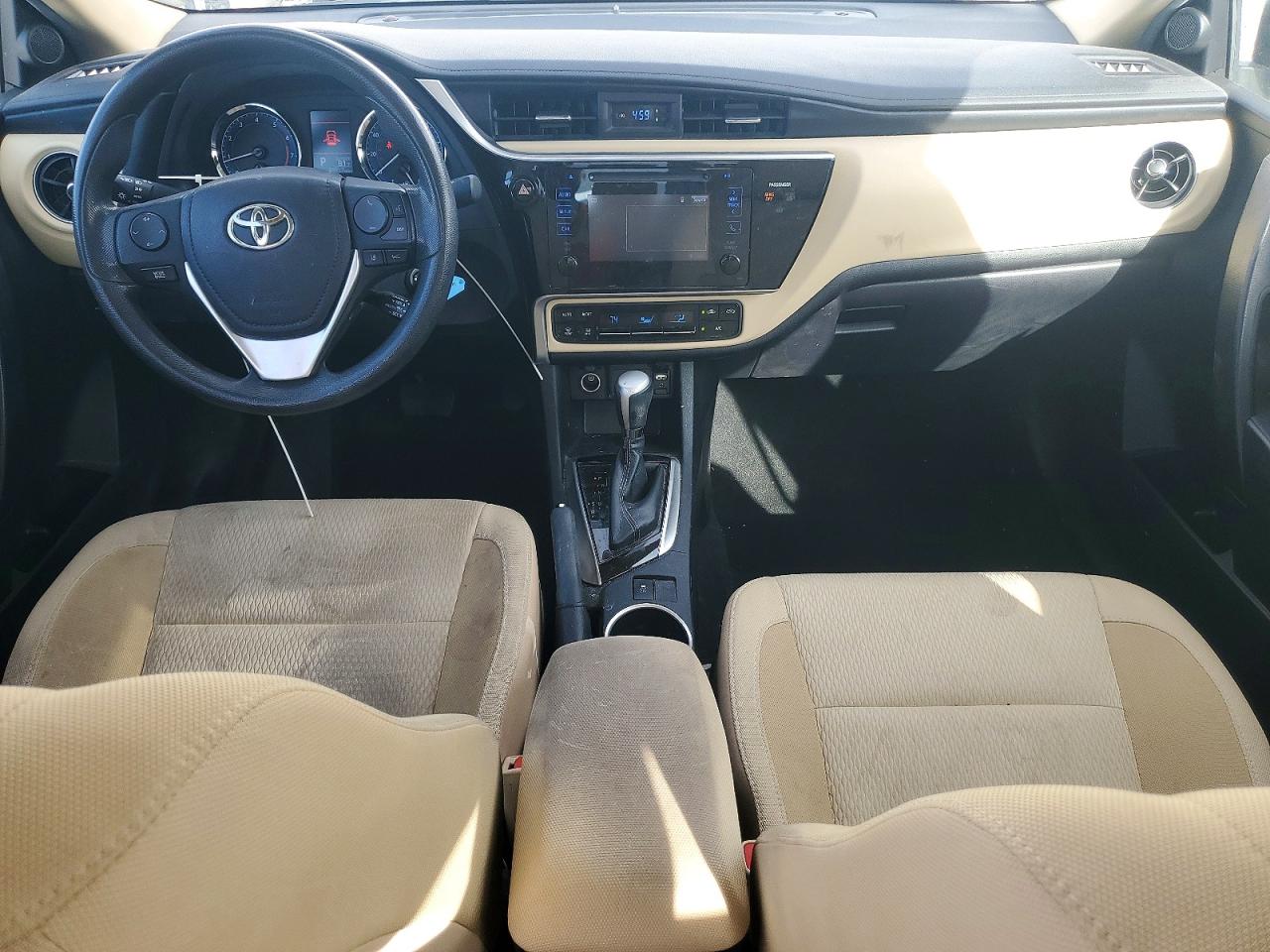 2017 TOYOTA COROLLA LE photo 8
