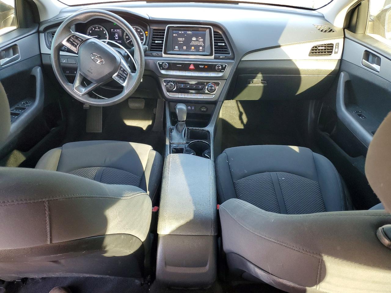 2018 HYUNDAI SONATA SE photo 22