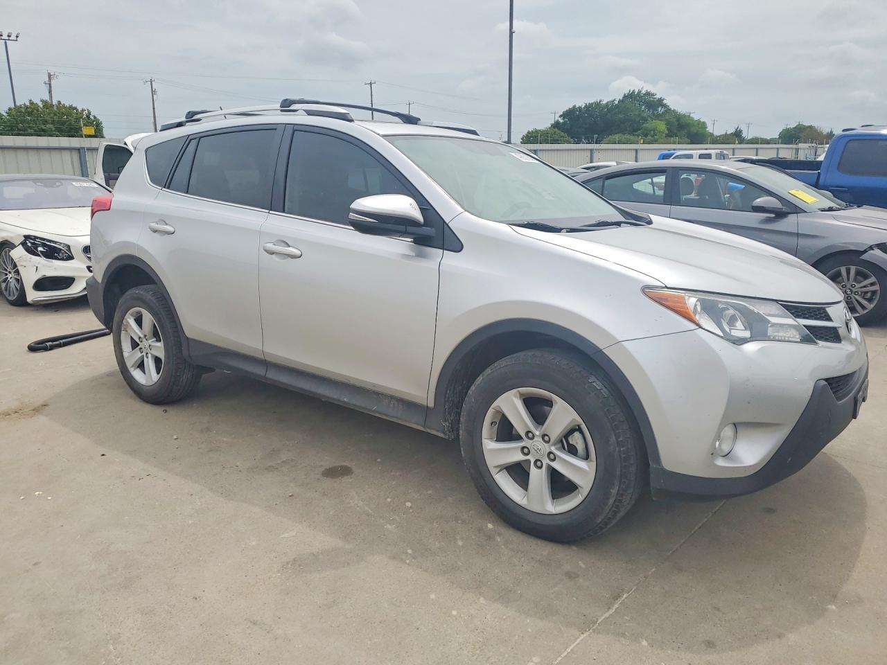 2014 TOYOTA RAV4 XLE photo 7
