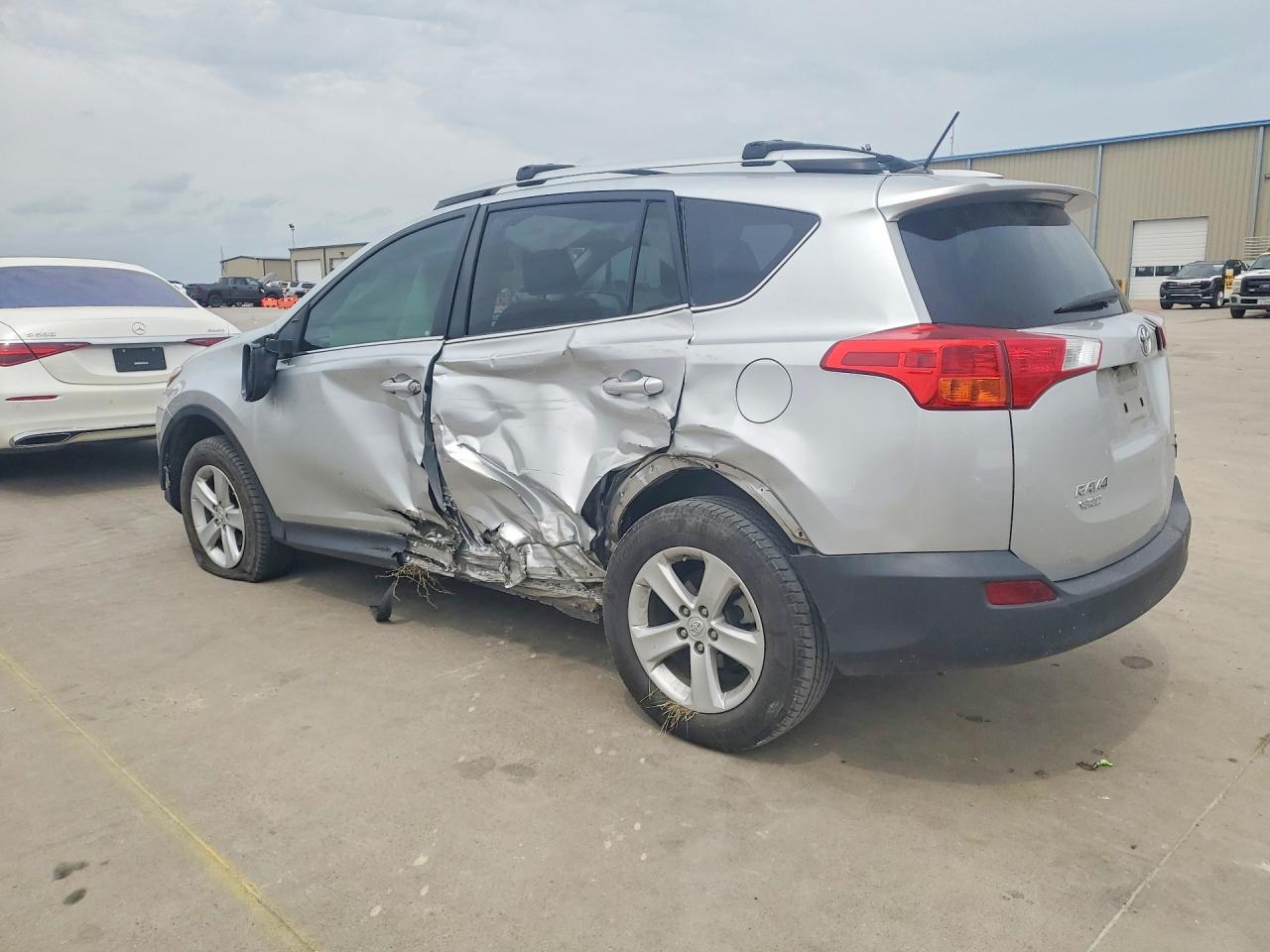 2014 TOYOTA RAV4 XLE photo 3