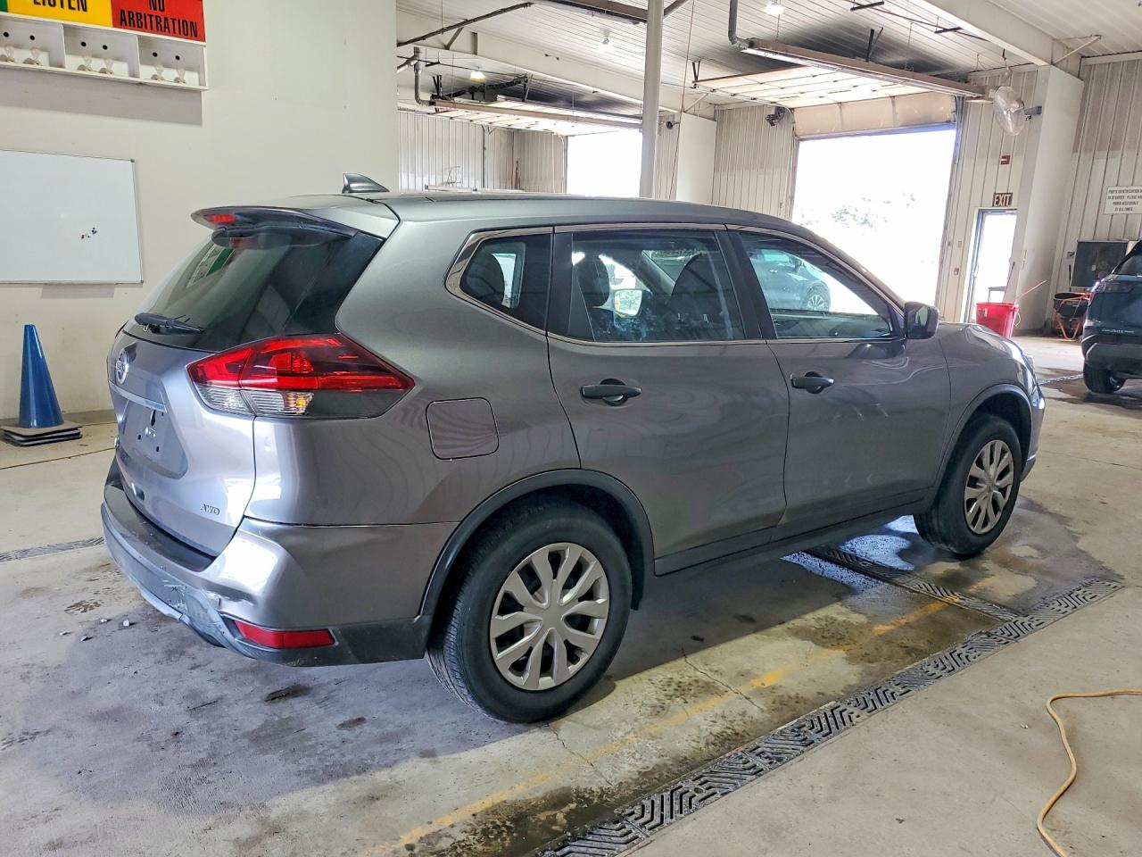 2018 NISSAN ROGUE S photo 5