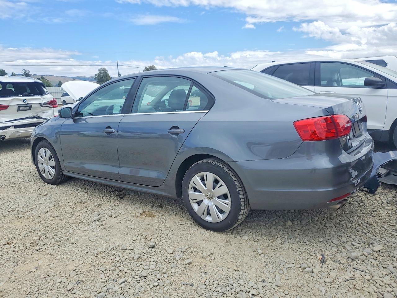 2013 VOLKSWAGEN JETTA SE photo 3