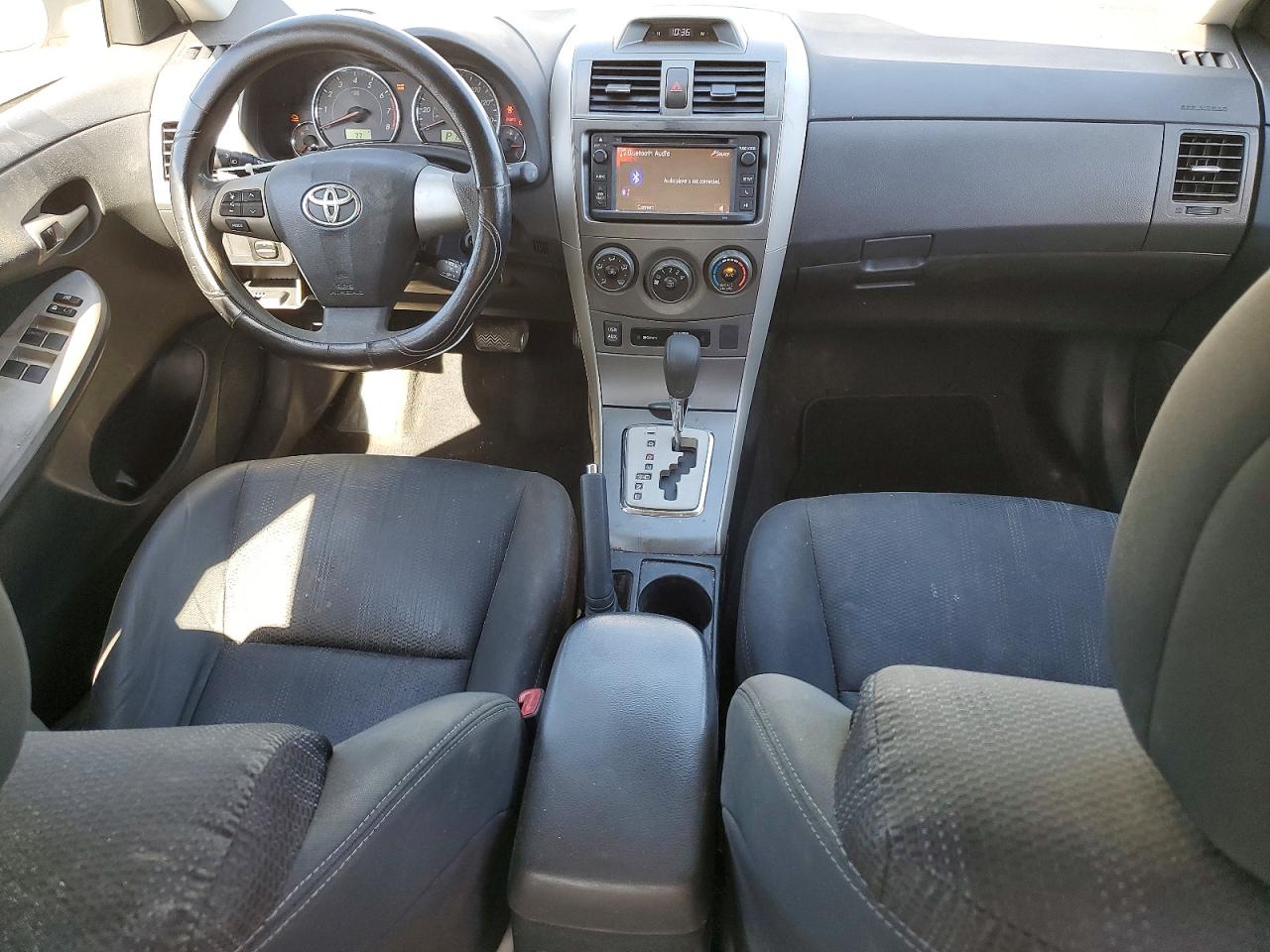 2013 TOYOTA COROLLA S photo 15