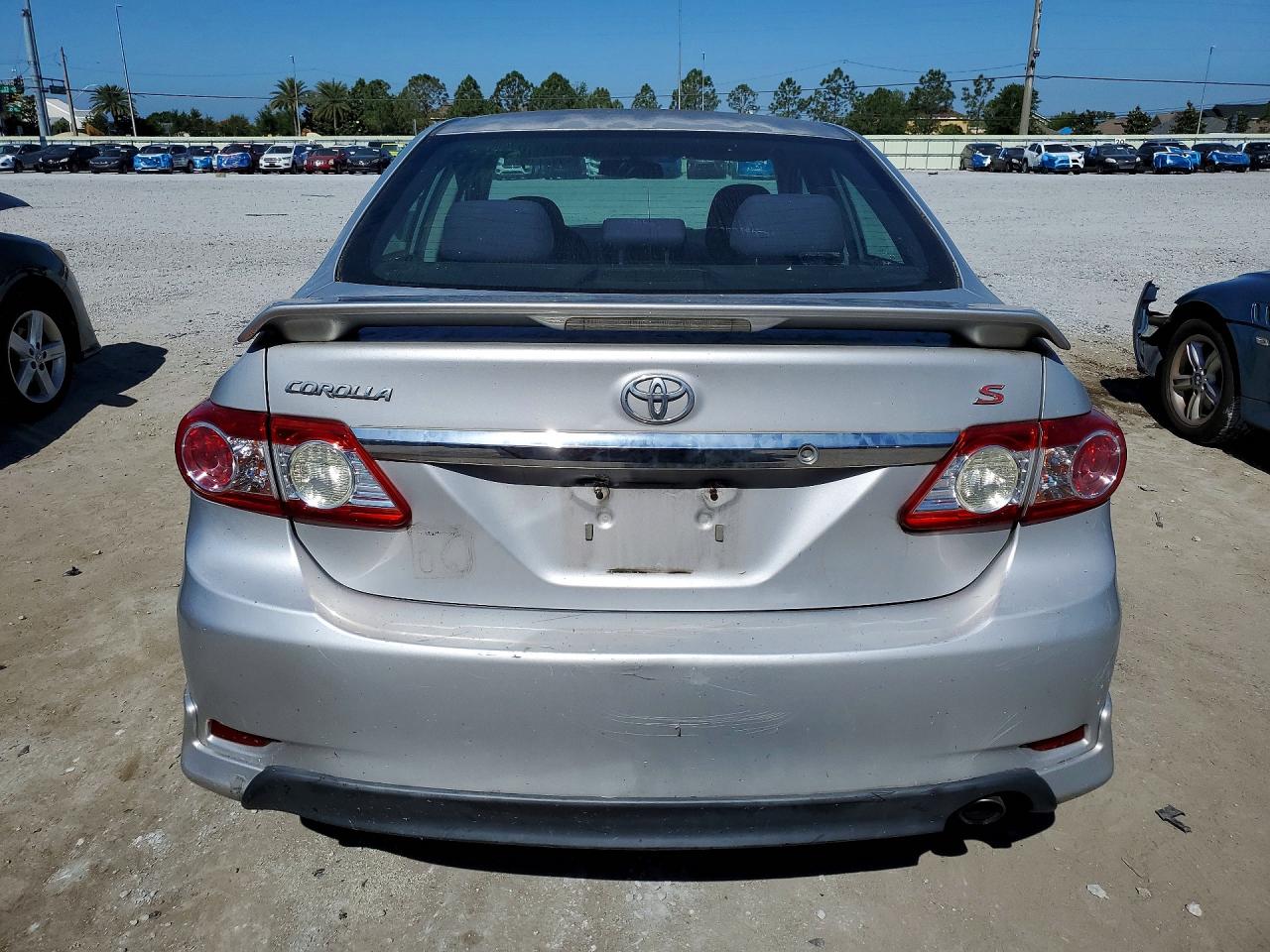 2013 TOYOTA COROLLA S photo 11
