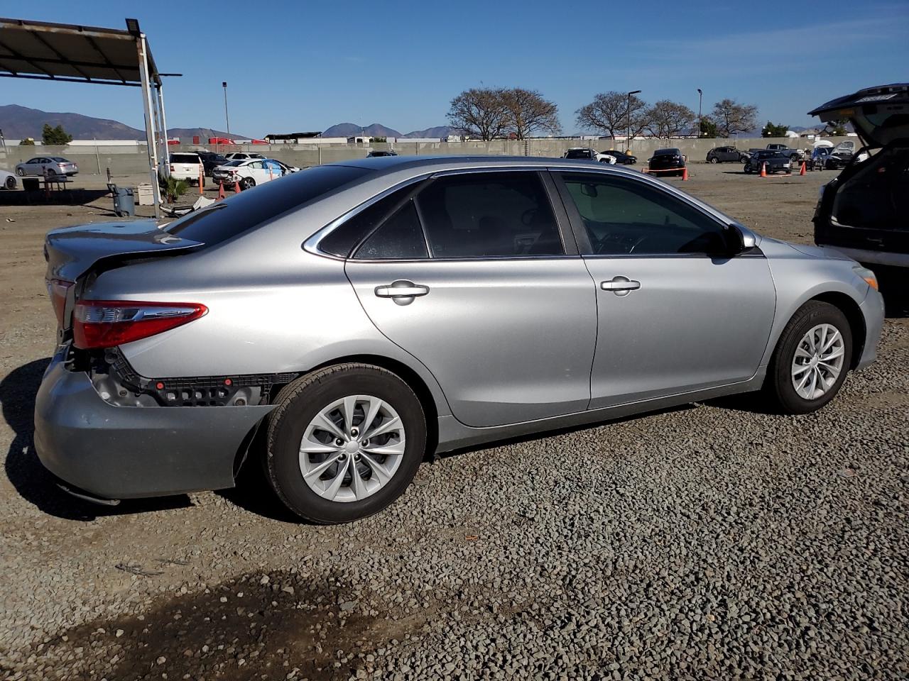 2015 TOYOTA CAMRY LE photo 5