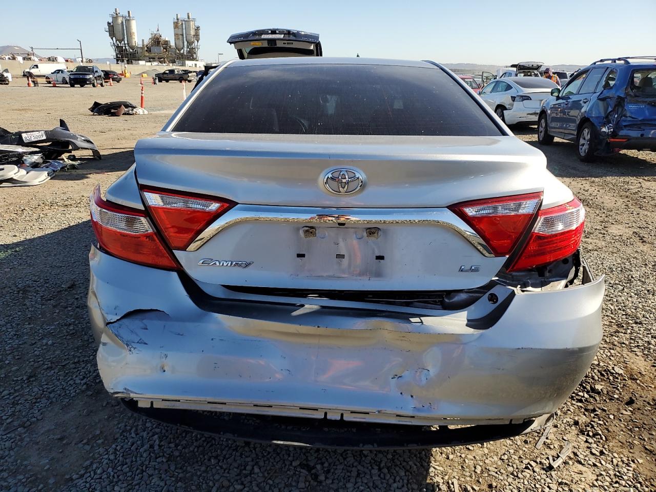 2015 TOYOTA CAMRY LE photo 11