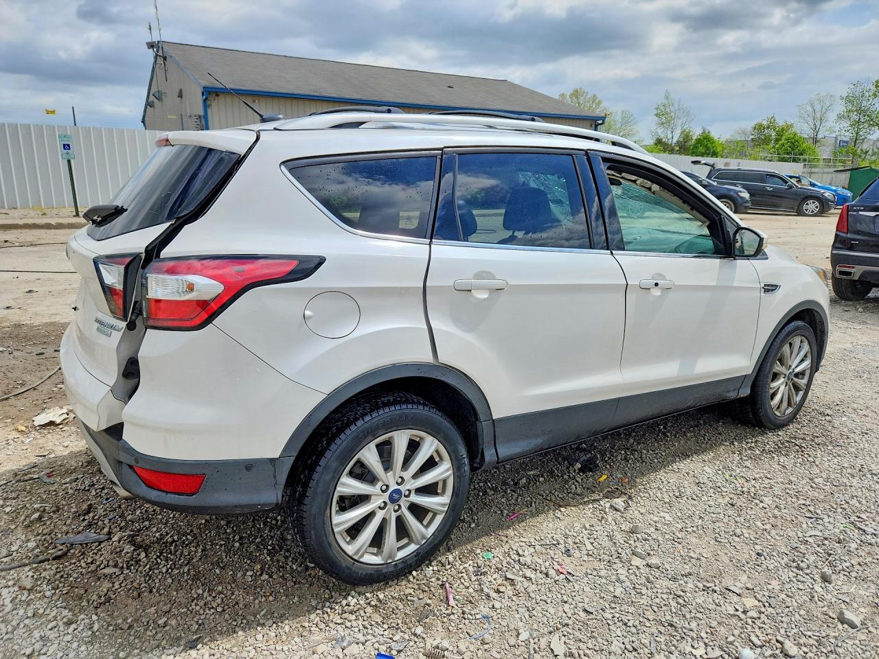 2017 FORD ESCAPE TITANIUM photo 5