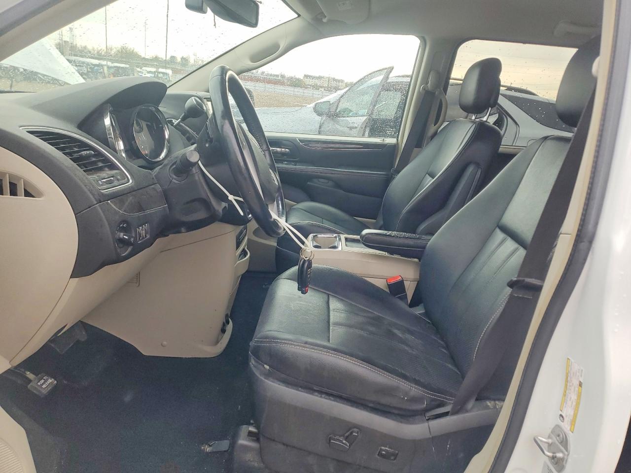 2015 CHRYSLER TOWN & COUNTRY TOURING L photo 19