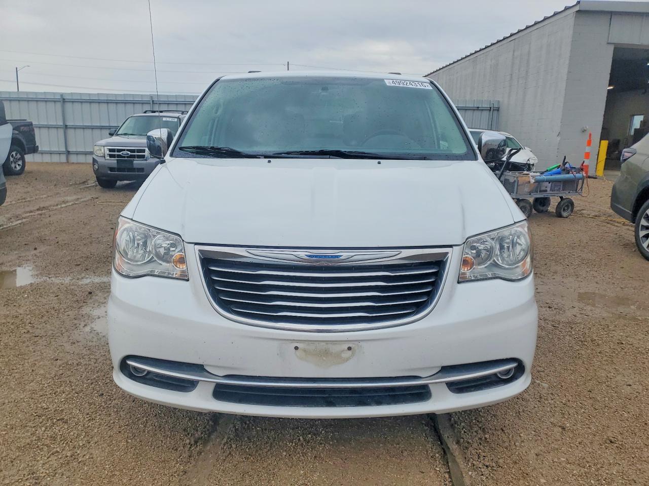 2015 CHRYSLER TOWN & COUNTRY TOURING L photo 13