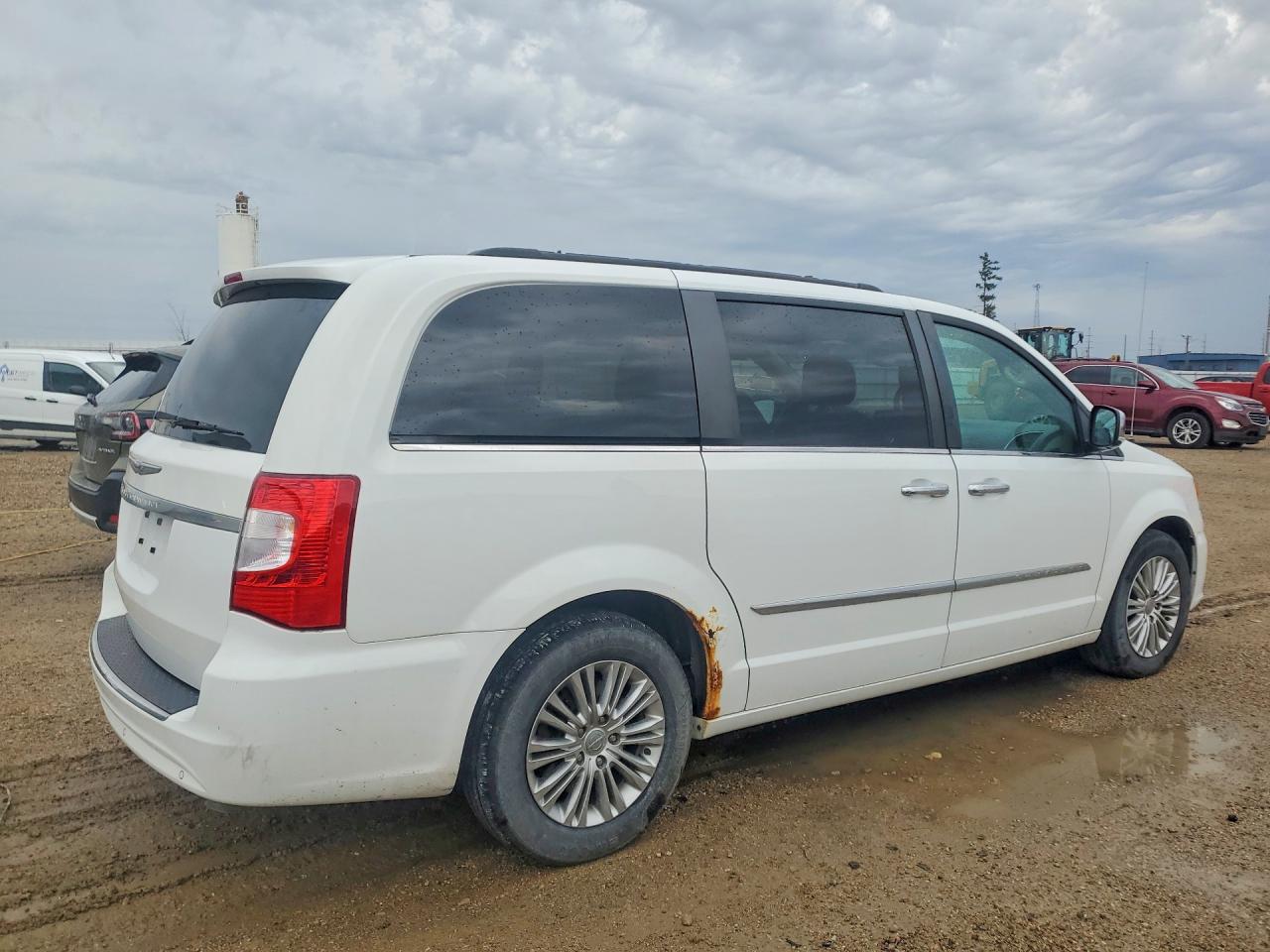 2015 CHRYSLER TOWN & COUNTRY TOURING L photo 7
