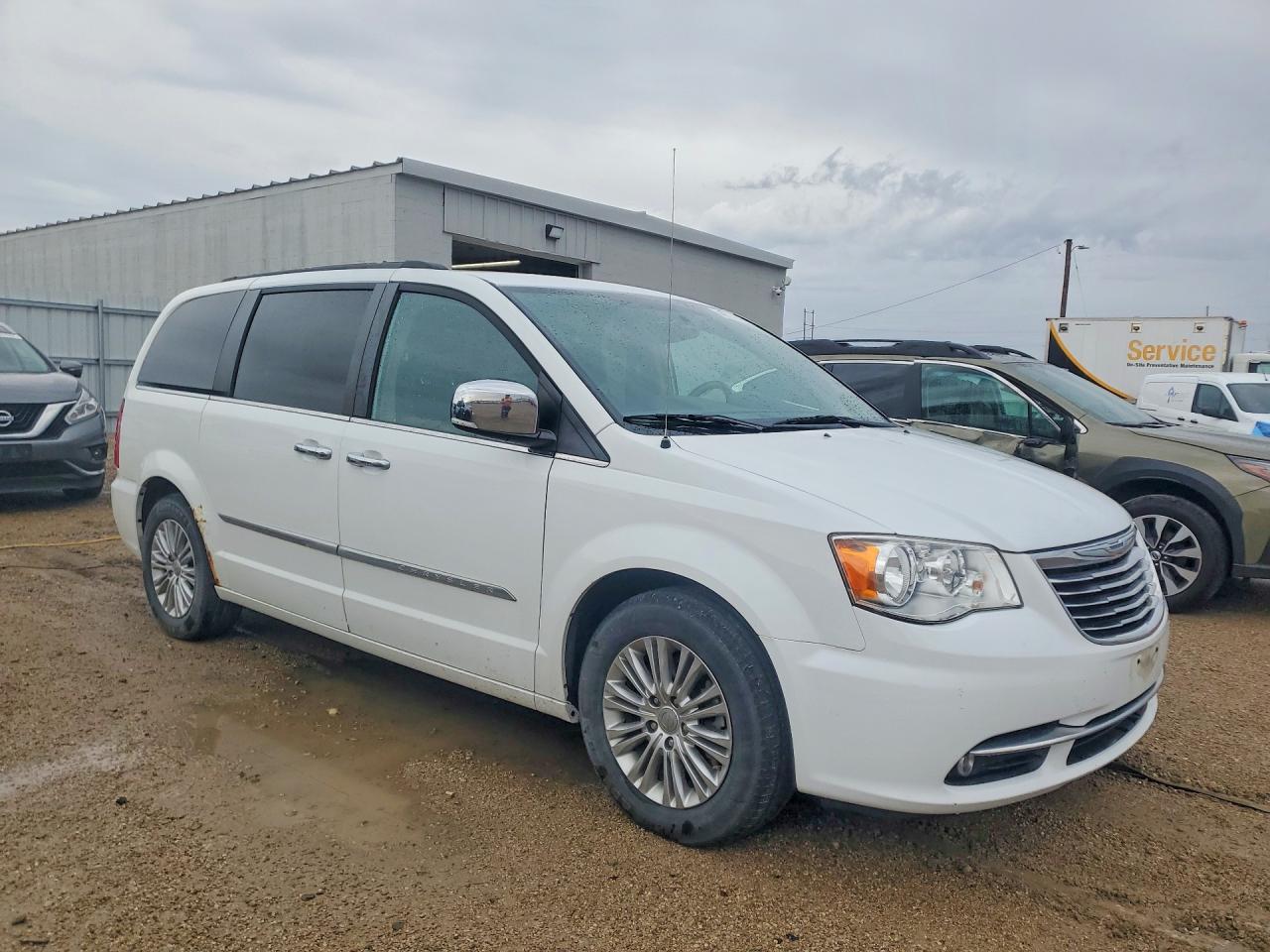 2015 CHRYSLER TOWN & COUNTRY TOURING L photo 10