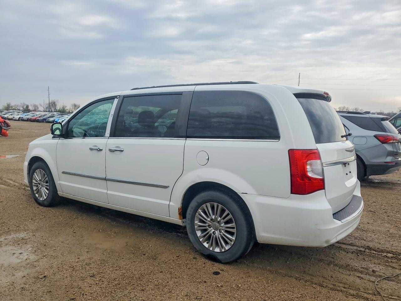 2015 CHRYSLER TOWN & COUNTRY TOURING L photo 4
