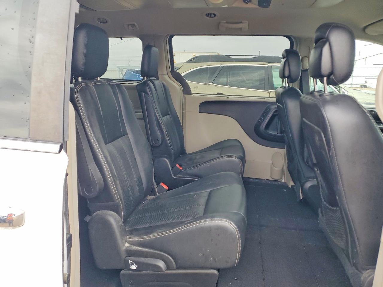 2015 CHRYSLER TOWN & COUNTRY TOURING L photo 31