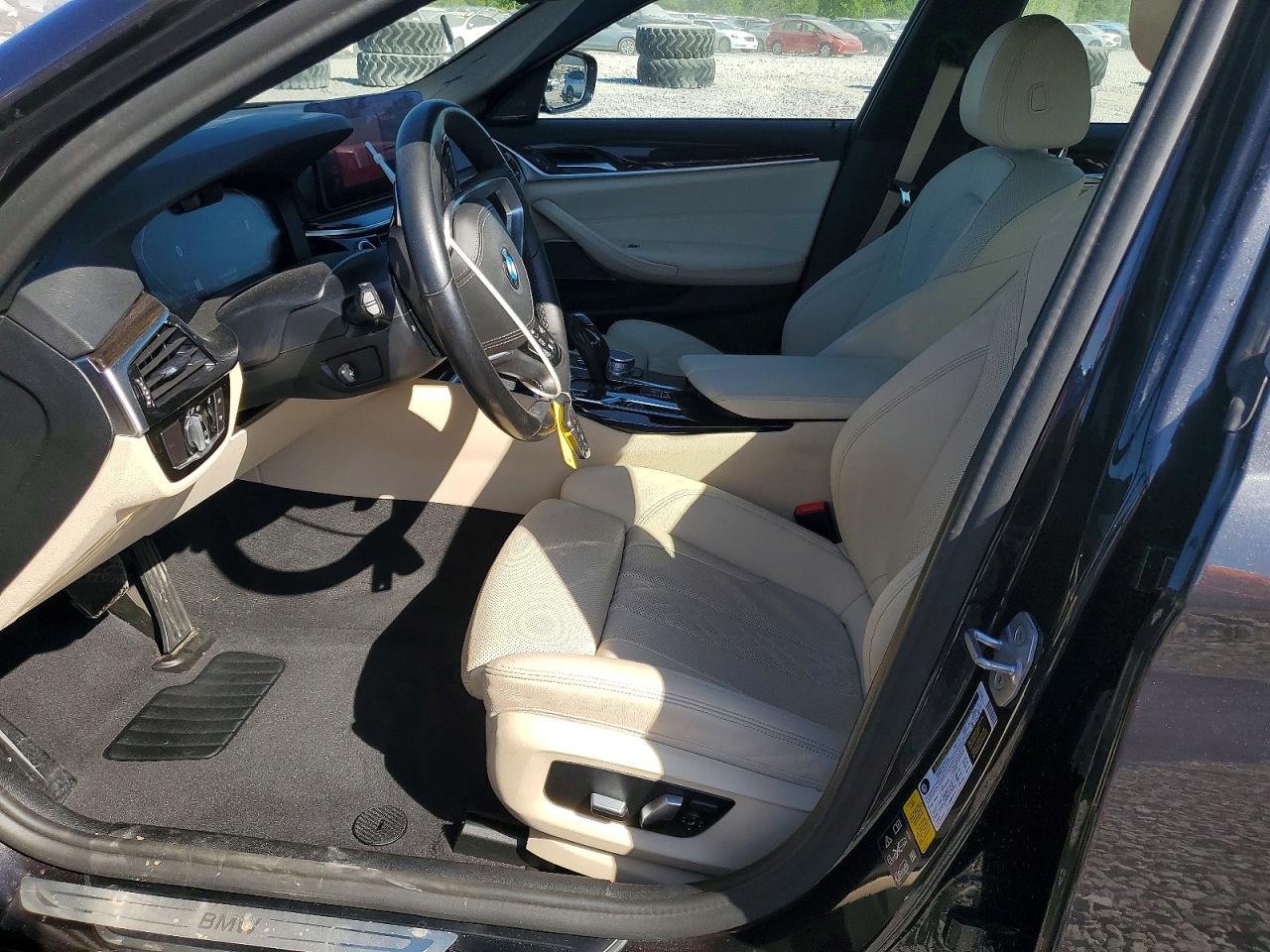 2021 BMW 530 XI photo 13