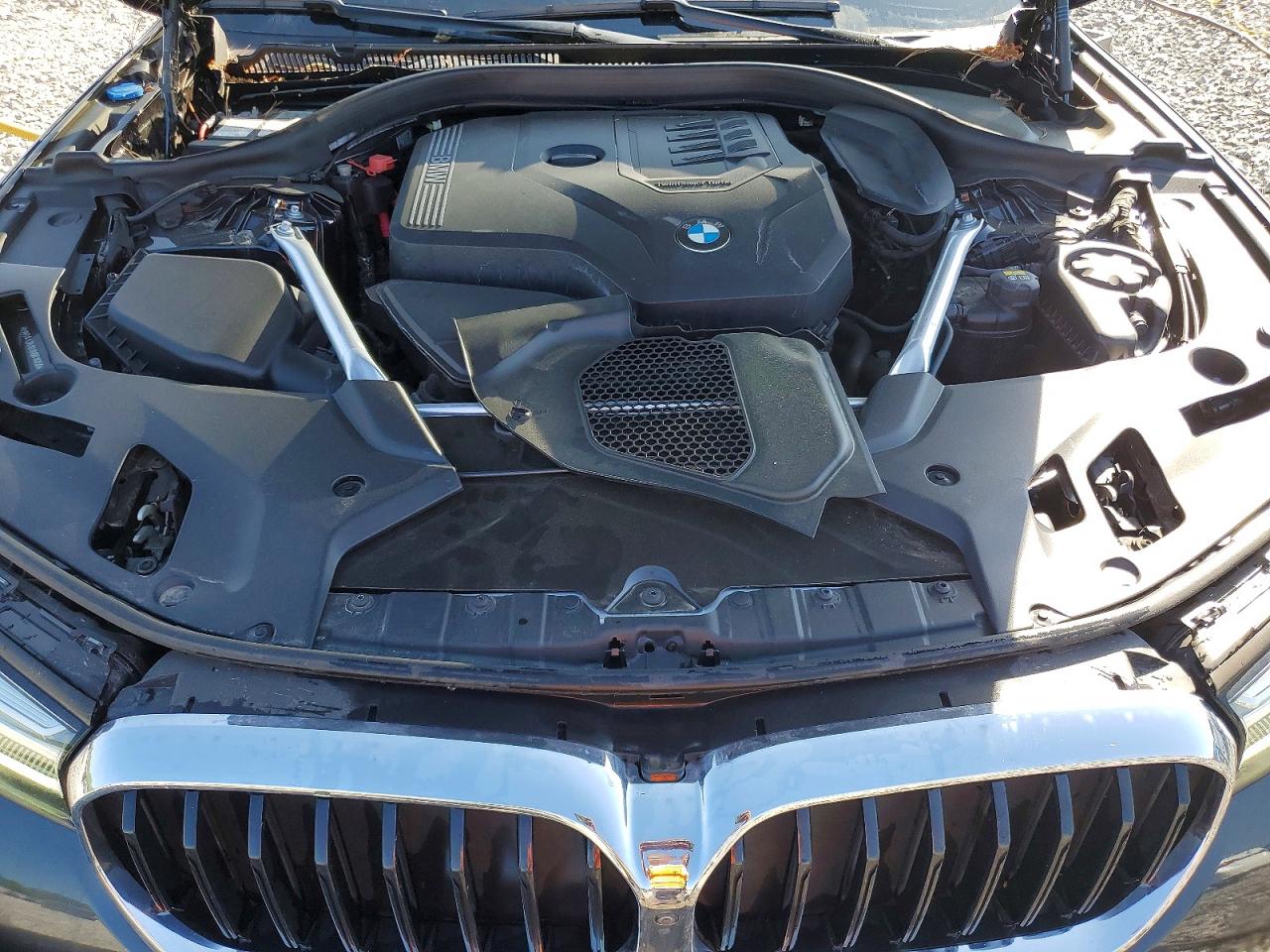 2021 BMW 530 XI photo 21