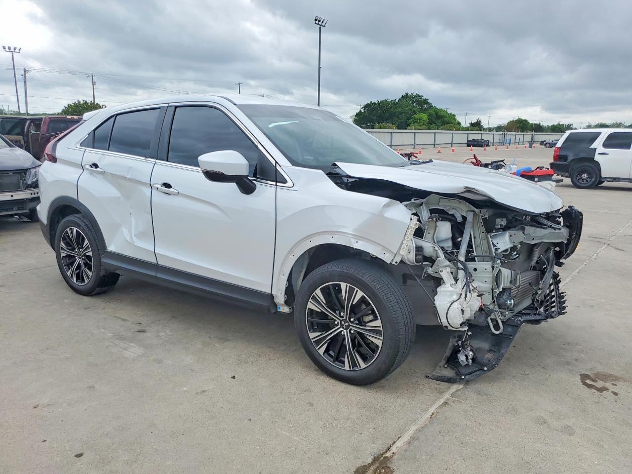 2022 MITSUBISHI ECLIPSE CROSS SE photo 4
