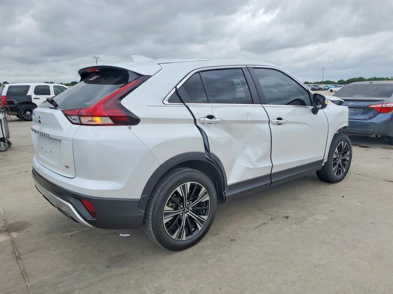 2022 MITSUBISHI ECLIPSE CROSS SE photo 3