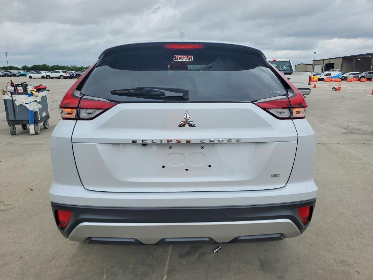 2022 MITSUBISHI ECLIPSE CROSS SE photo 6