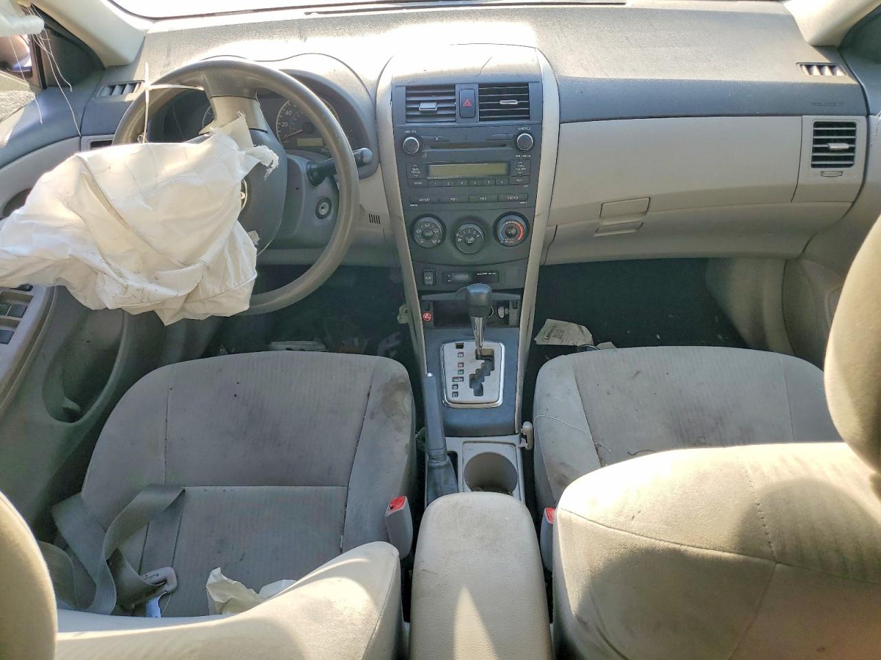 2010 TOYOTA COROLLA LE photo 22