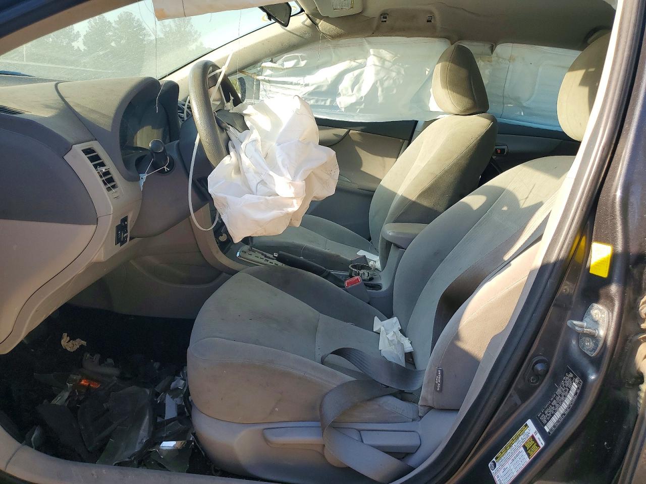 2010 TOYOTA COROLLA LE photo 19