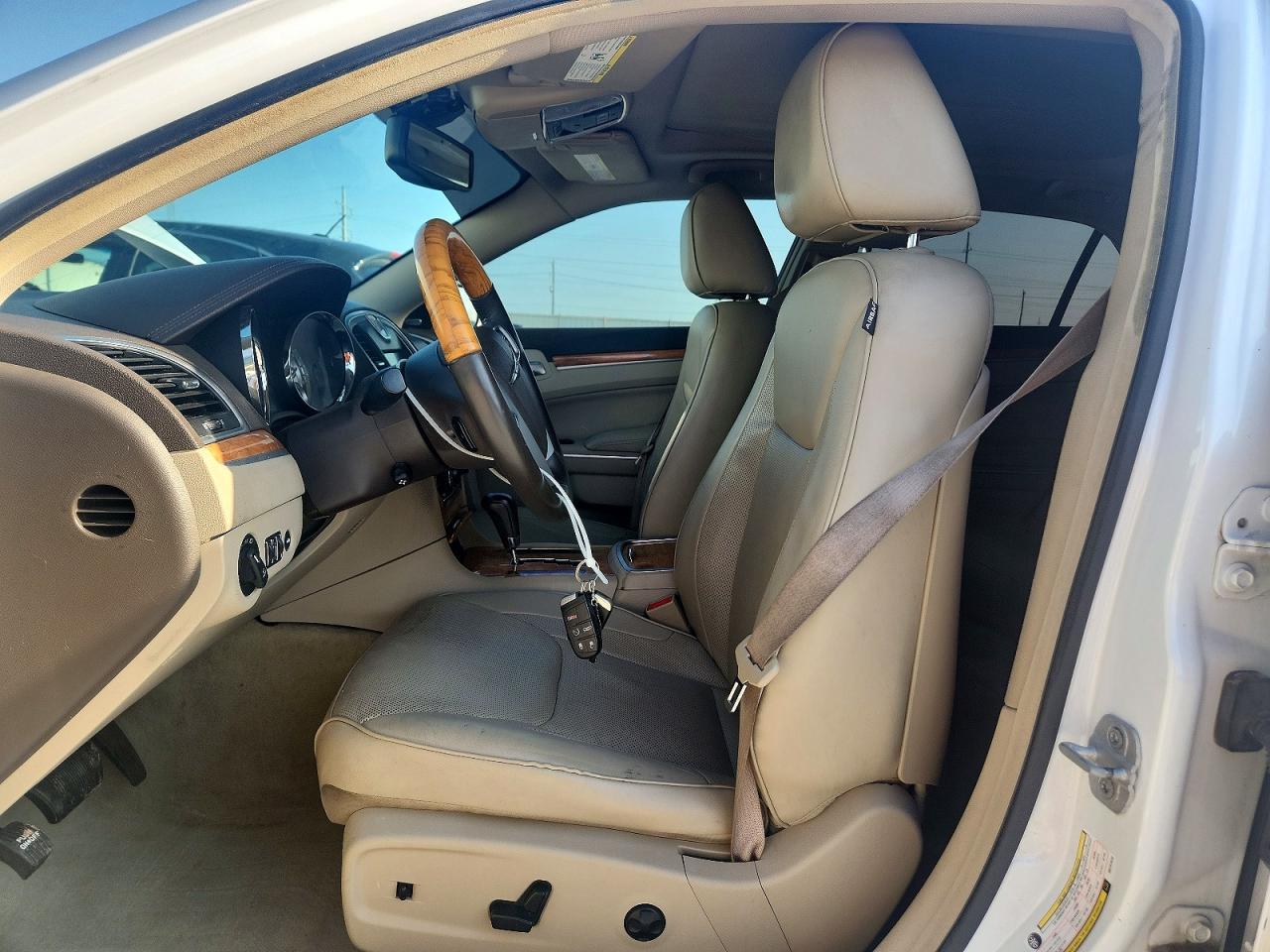 2013 CHRYSLER 300C photo 13