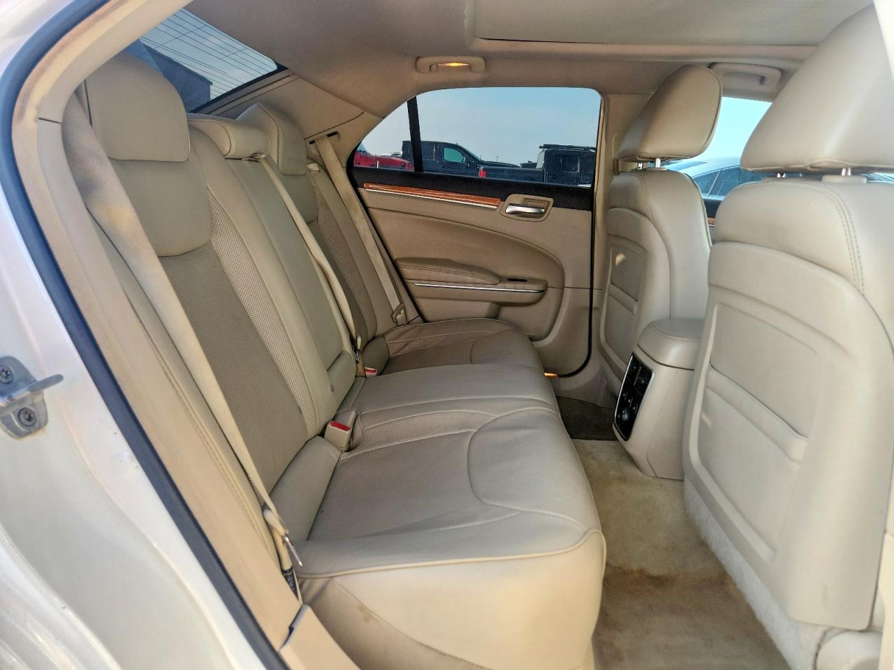 2013 CHRYSLER 300C photo 19