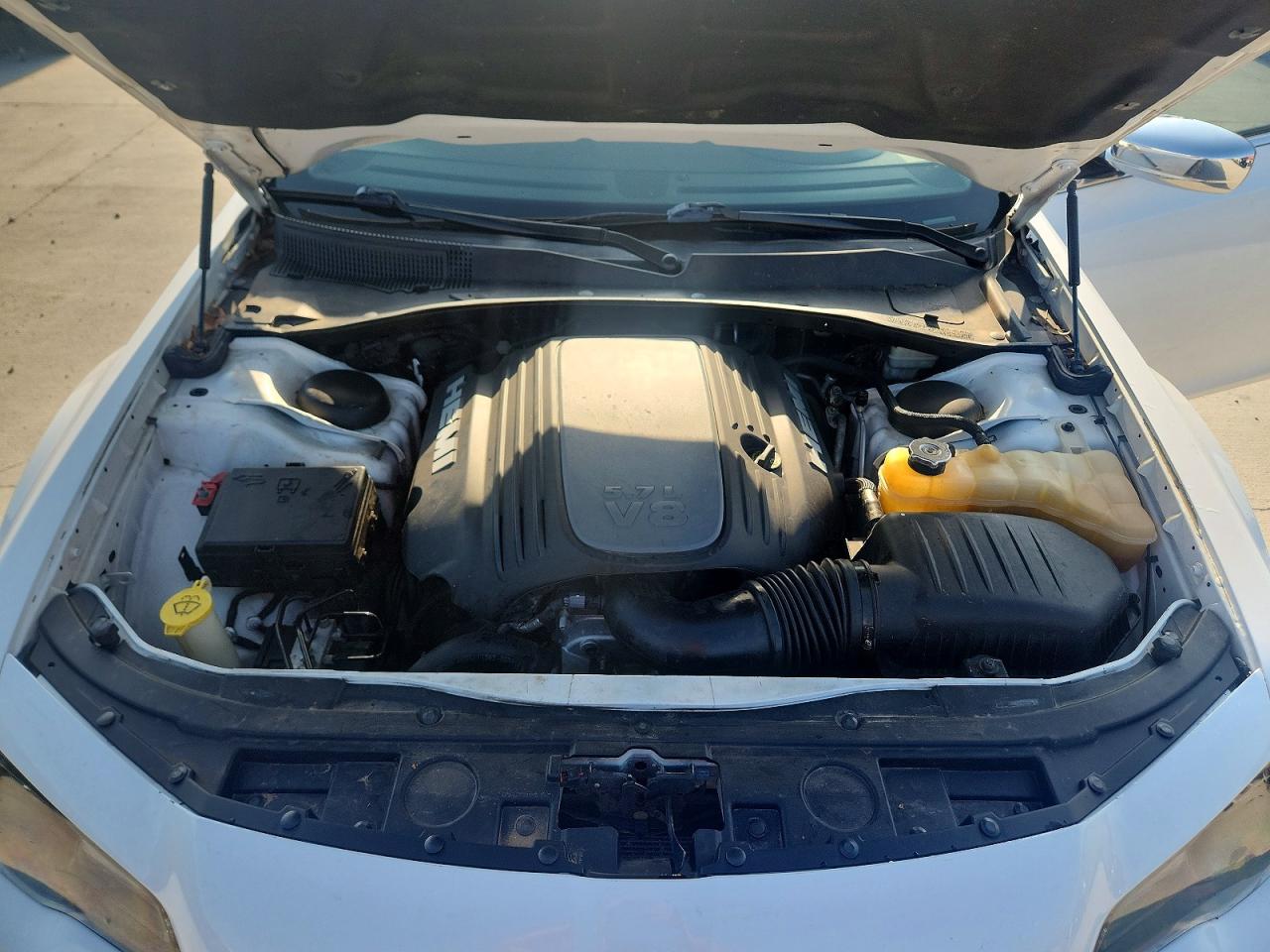 2013 CHRYSLER 300C photo 21