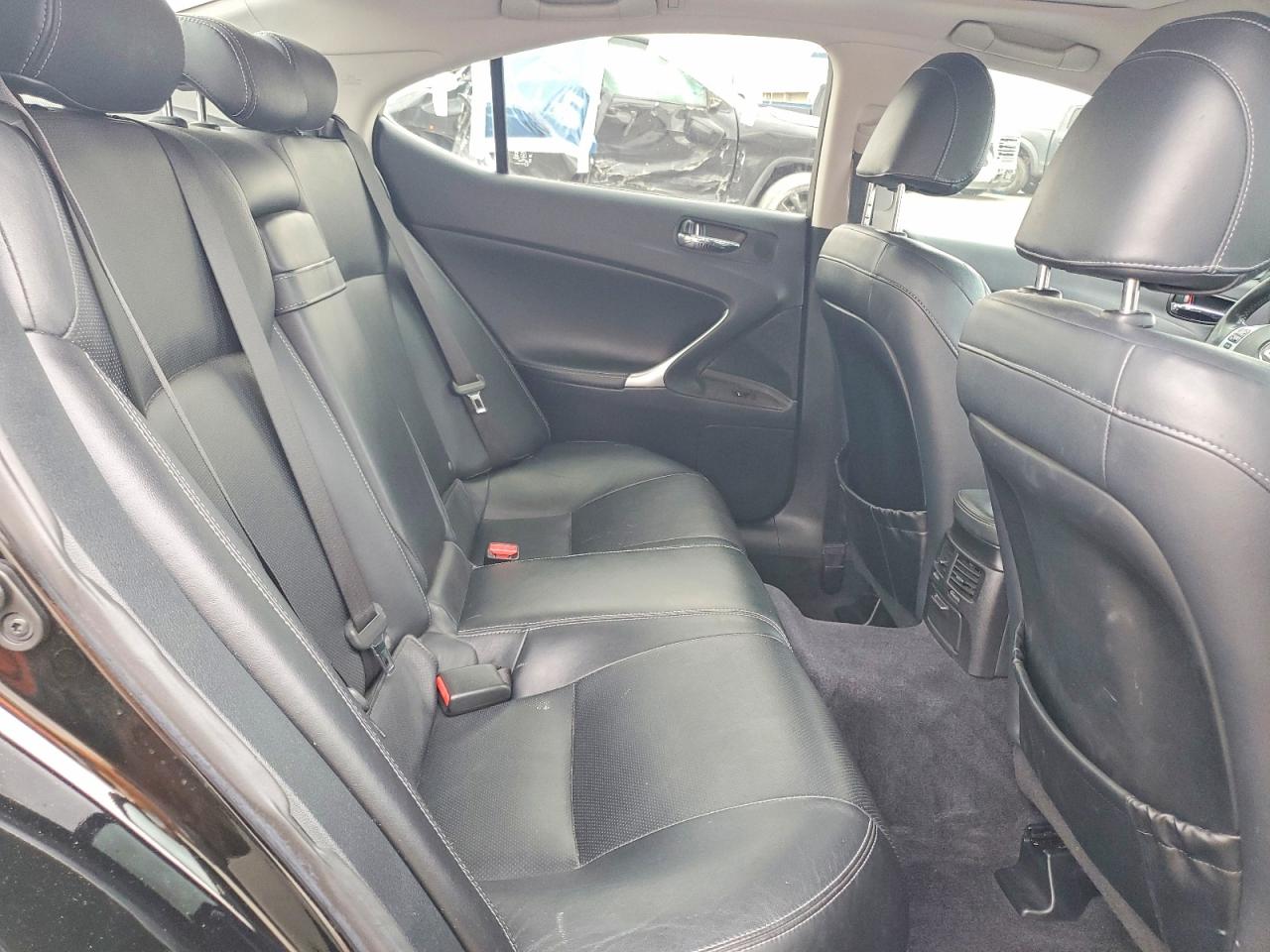2011 LEXUS IS 350 photo 28