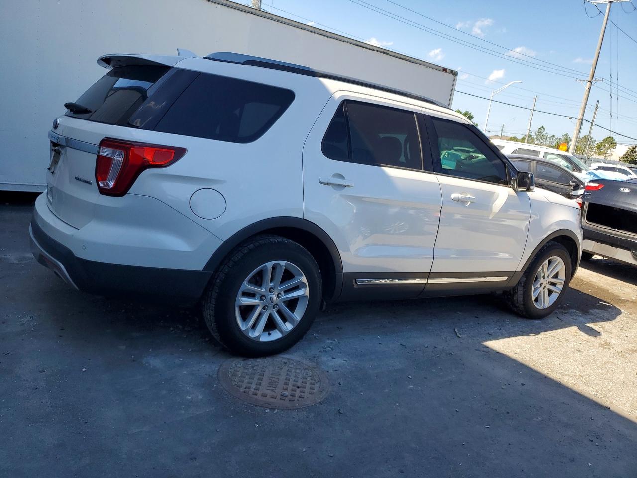 2016 FORD EXPLORER XLT photo 5