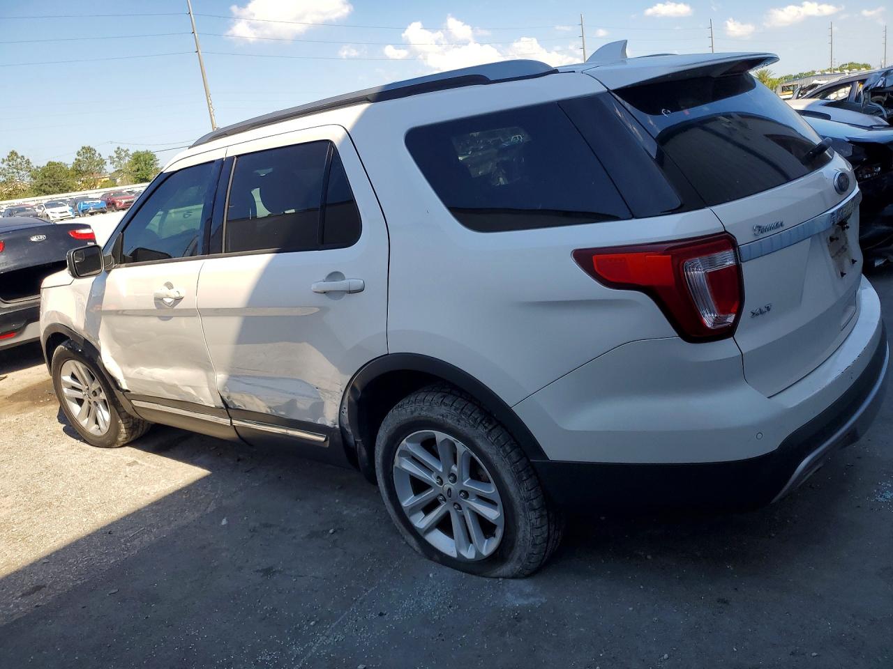 2016 FORD EXPLORER XLT photo 3